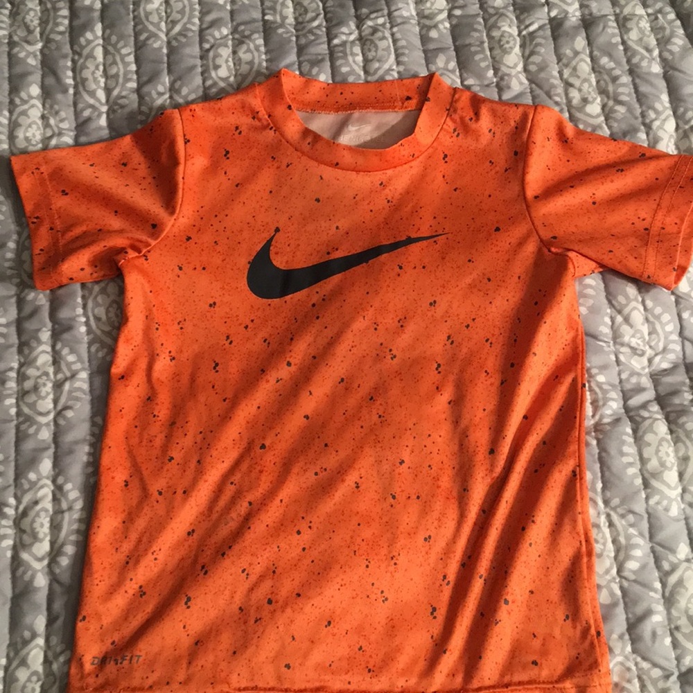 Nike tee